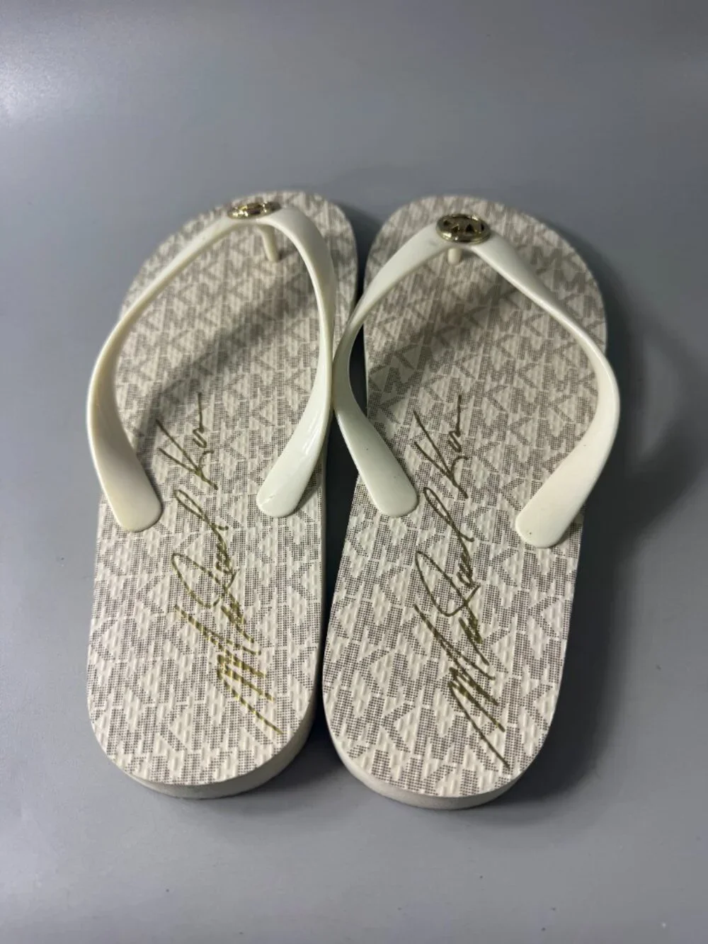 MICHAEL Michael Kors VANILLA WHITE FLIP FLOP MK LOGO SANDALS - Size 8